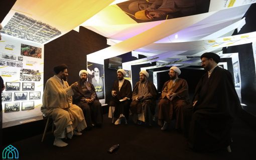 روایت بازدید اعضای هیئت امنای بنیاد هدایت از نمایشگاه «مسجد جامعه پرداز» در قاب دوربین