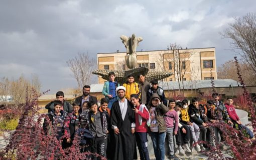 امام محله و طلبه‌هایی که در دو مدرسه سند تحول آموزش و پرورش را اجرایی کردند