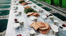 ضیافت افطاری ماه مبارک رمضان در ۳۰ «مسجد محله» قم