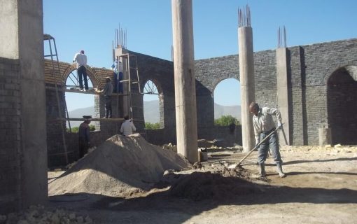 امام محله‌ای که در منطقه‌ای محروم تنها با تکیه توان بر مردم، مسجد ساخت