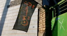 سیاه پوشی مسجد و محله باقرخان برای عزاداری محرم همراه با مواسات اجتماعی